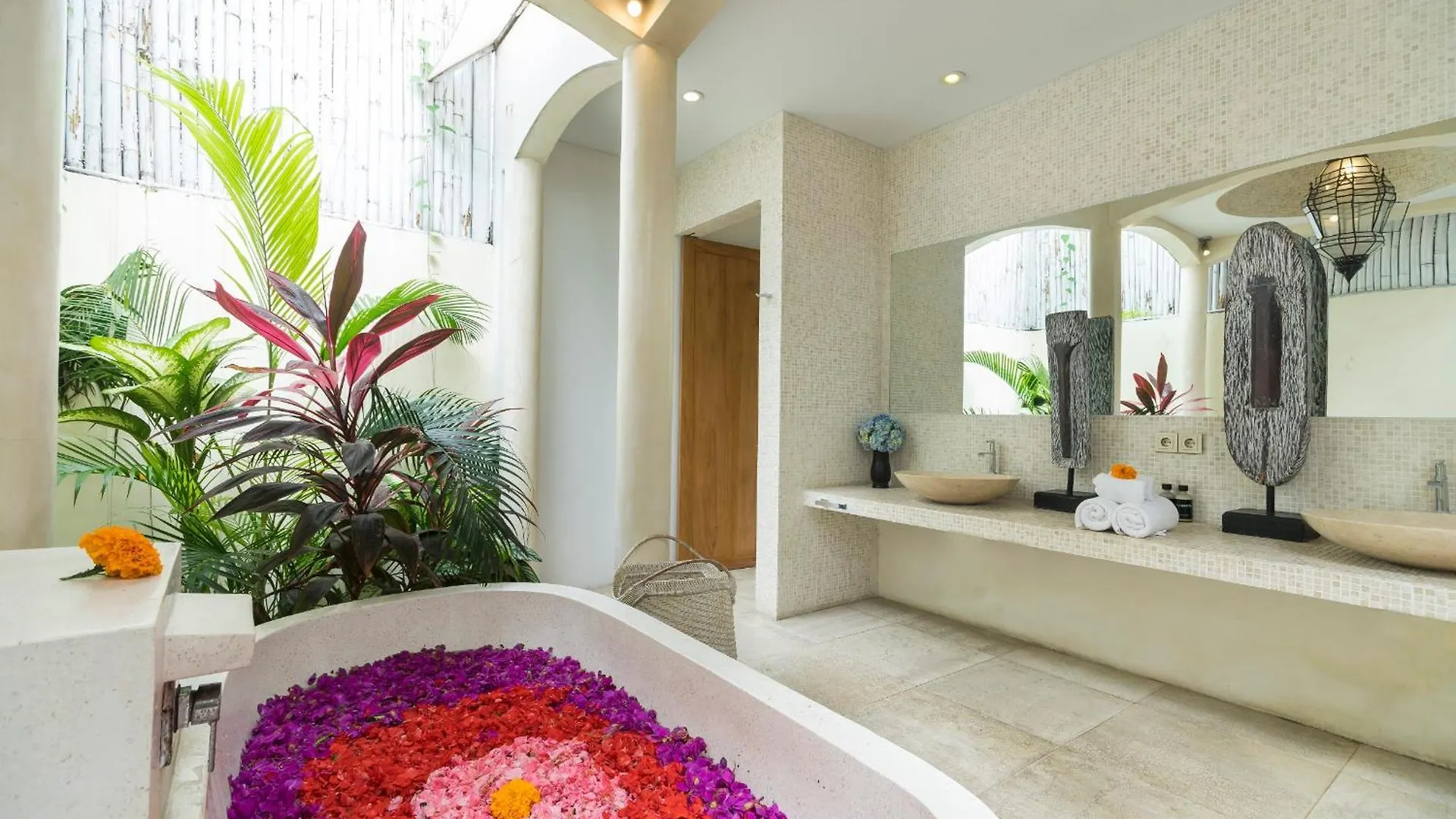 Elegant Villa Casabianca - Tropical Pool & Garden, Near Potato Head Beach Club! Seminyak   Seminyak (Bali)